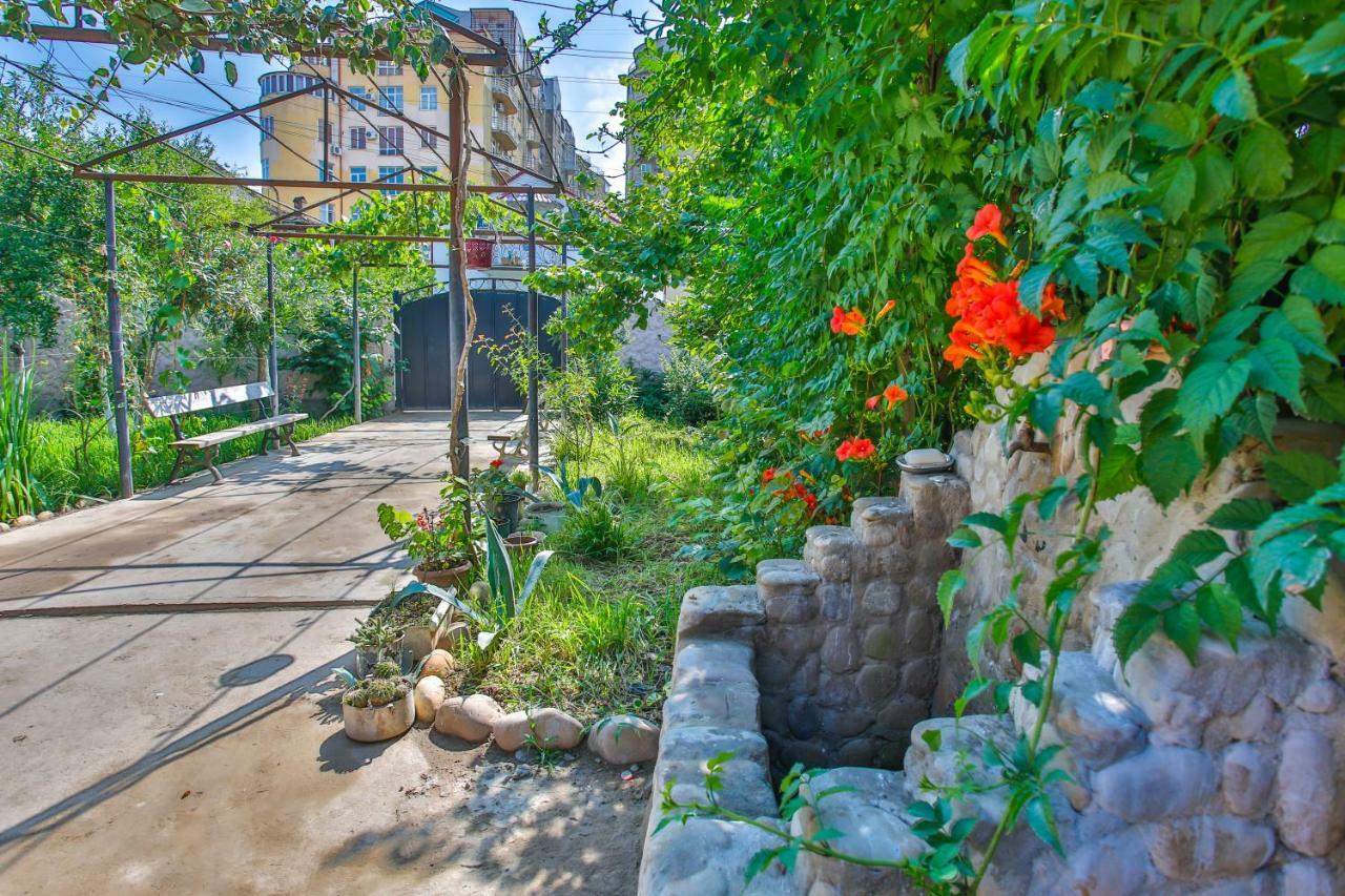 Book Hotel Kutaisi Exterior foto
